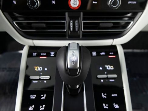 Certified 2026 Porsche Macan GTS image 28