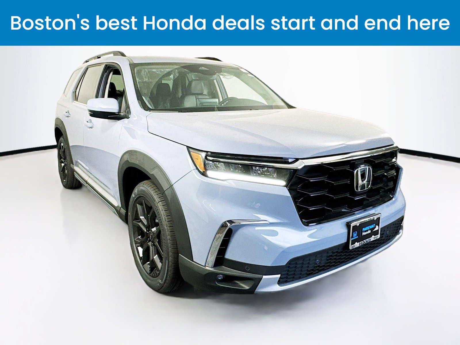 Used 2025 Honda Pilot Touring image 1
