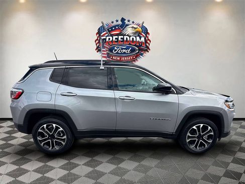 Used 2022 Jeep Compass Limited w/ Sun and Sound Group AWD/4WD image 4