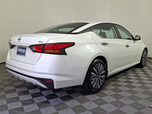Used 2023 Nissan Altima 2.5 SV image 6