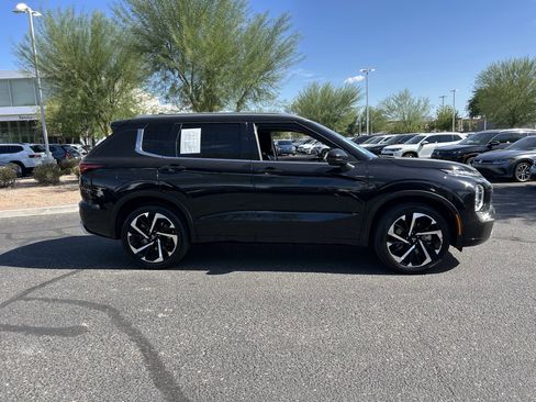 Used 2022 Mitsubishi Outlander SEL image 2