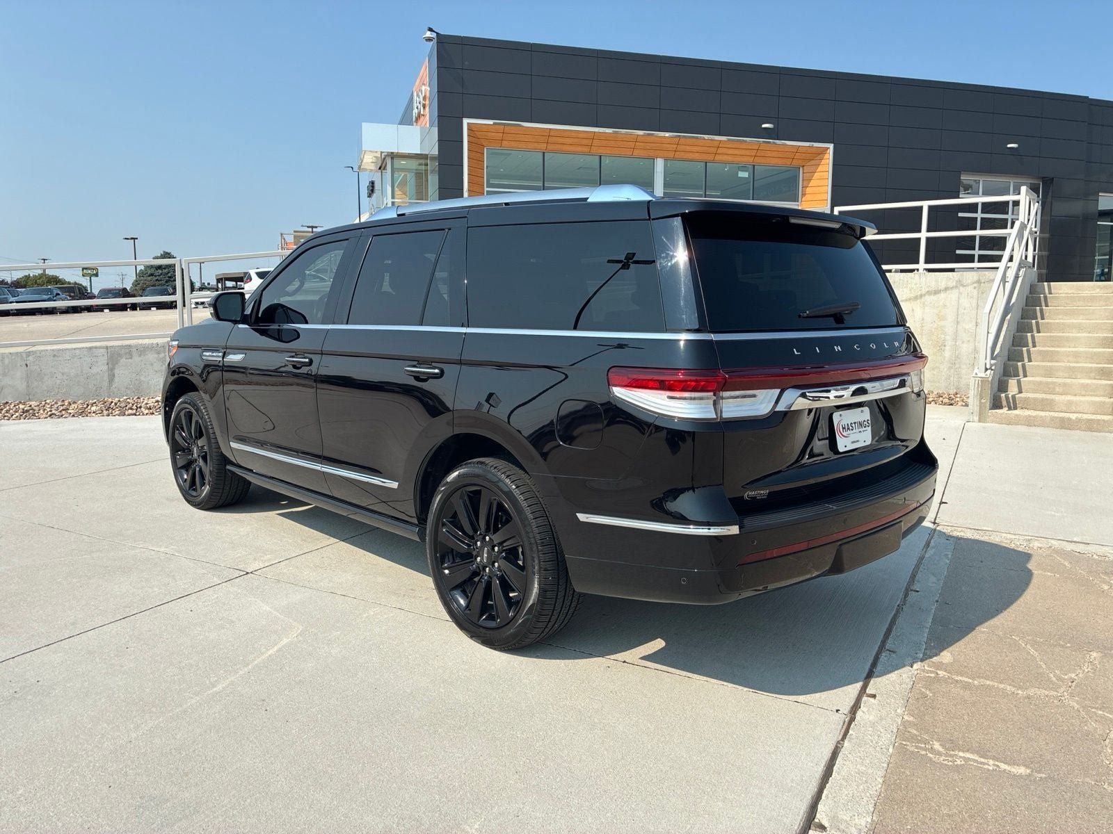 Used 2024 Lincoln Navigator Reserve AWD/4WD image 3