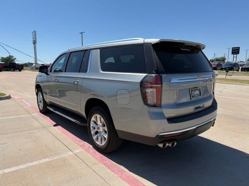 Used 2024 Chevrolet Suburban Premier w/ Premium Package RWD image 6