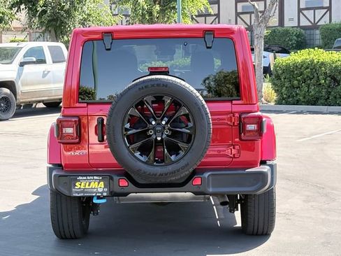 Used 2024 Jeep Wrangler Unlimited Sahara w/ Technology Group AWD/4WD image 6