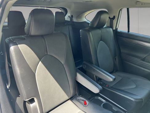 Used 2022 Toyota Highlander Limited AWD/4WD image 18