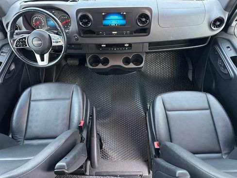 Used 2021 Freightliner Sprinter 2500 image 16