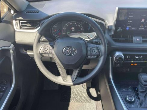 Used 2025 Toyota RAV4 XLE AWD/4WD image 13