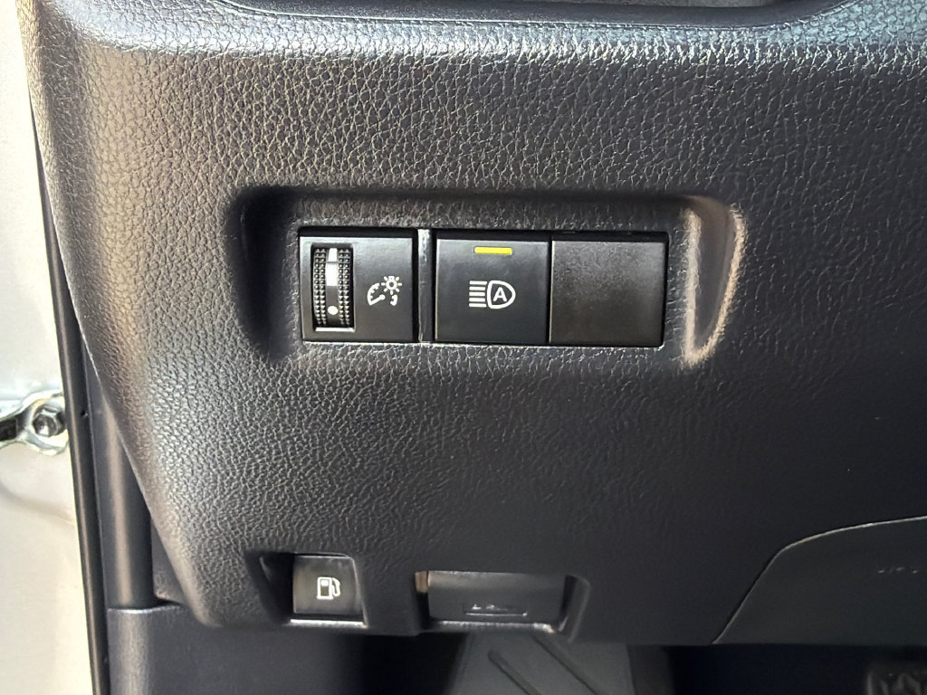 Used 2025 Toyota RAV4 XLE AWD/4WD image 21