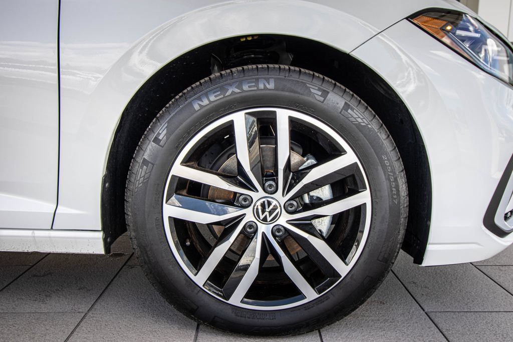 Certified 2026 Volkswagen Jetta SE FWD image 4