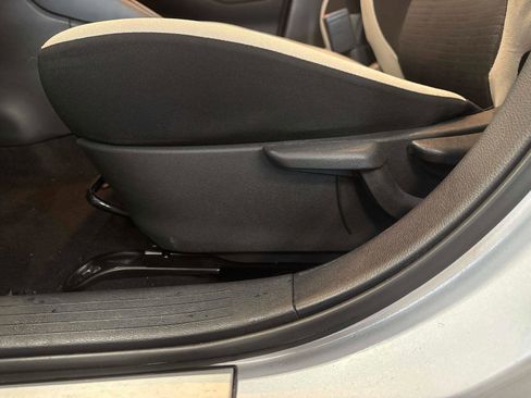 Used 2020 Nissan Versa SV w/ Trunk Package image 20