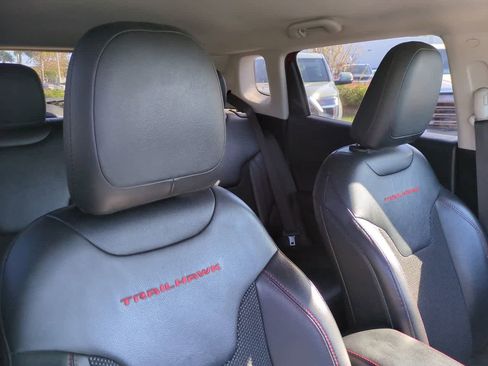 Used 2020 Jeep Compass Trailhawk image 7