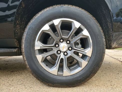 New 2026 Chevrolet Suburban LT w/ Comfort Package image 5