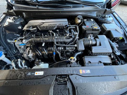 Used 2025 Hyundai Elantra SEL image 32