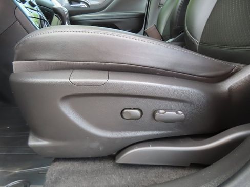 Used 2022 Buick Encore Preferred image 6