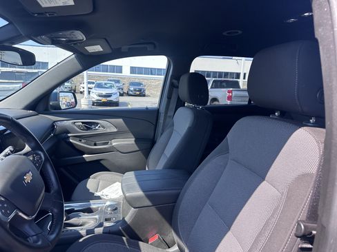 Used 2023 Chevrolet Traverse LT image 11