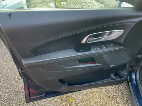 Used 2017 Chevrolet Equinox LT w/ Convenience Package image 10