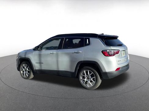 Used 2025 Jeep Compass Limited image 10