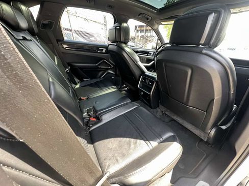 Used 2019 Porsche Cayenne AWD/4WD image 36