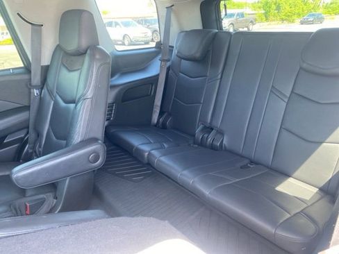 Used 2020 Cadillac Escalade Luxury w/ Escalade Sport Edition AWD/4WD image 13