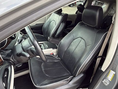 Certified 2021 Chrysler Pacifica Limited w/ Uconnect Theater Family Group image 13