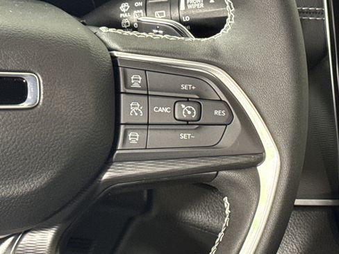 New 2025 Jeep Grand Cherokee Altitude image 15