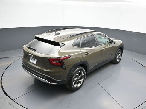 Used 2024 Chevrolet Trax LT w/ Driver Confidence Package image 36