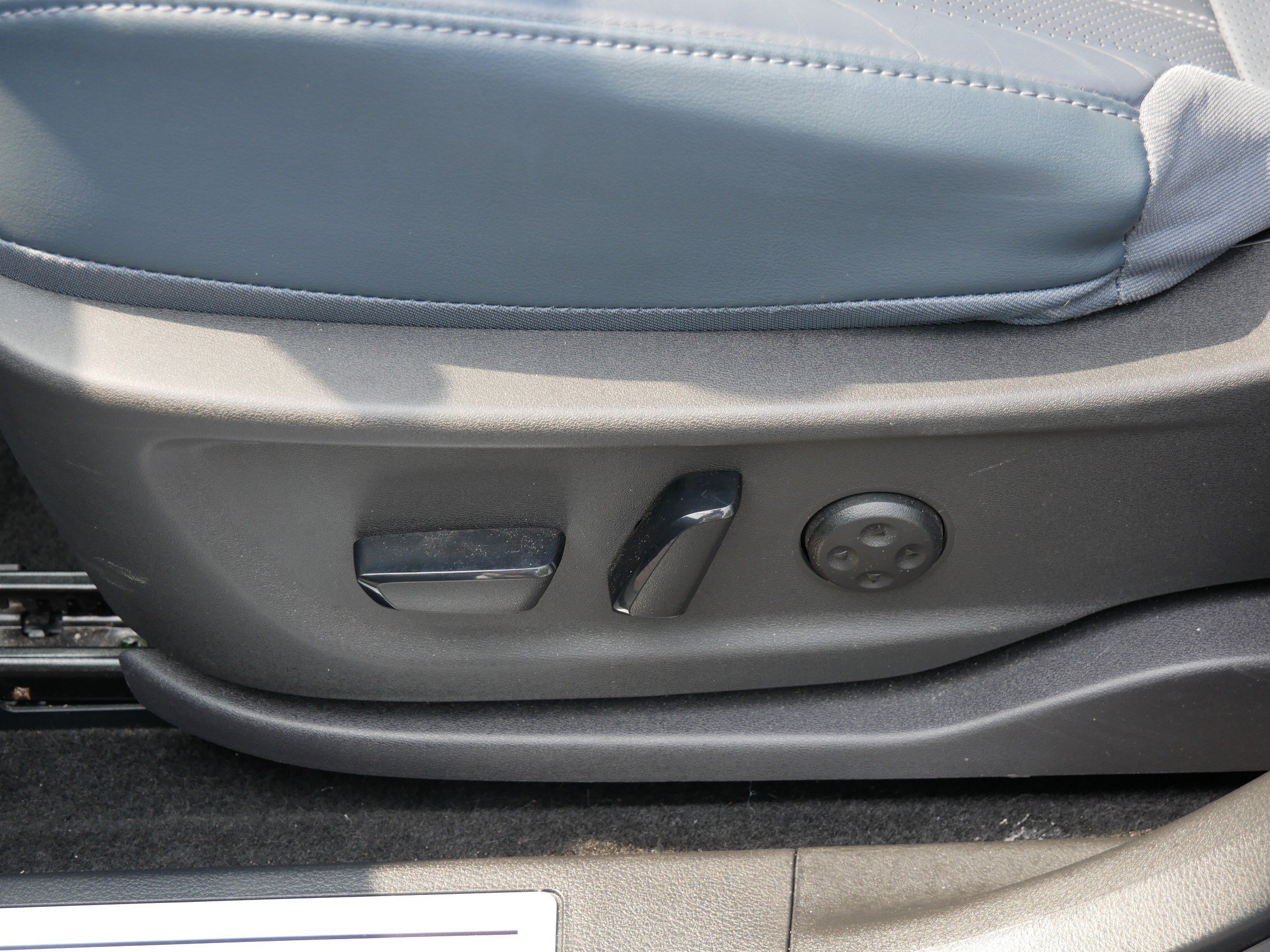Used 2023 Nissan Ariya AWD/4WD image 17