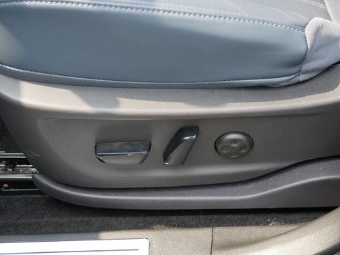 Used 2023 Nissan Ariya AWD/4WD image 17