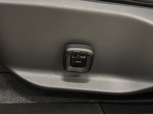 New 2026 Volvo EX30 Plus w/ Climate Package image 24