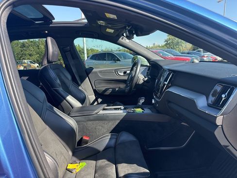 Used 2019 Volvo XC60 T5 R-Design image 10