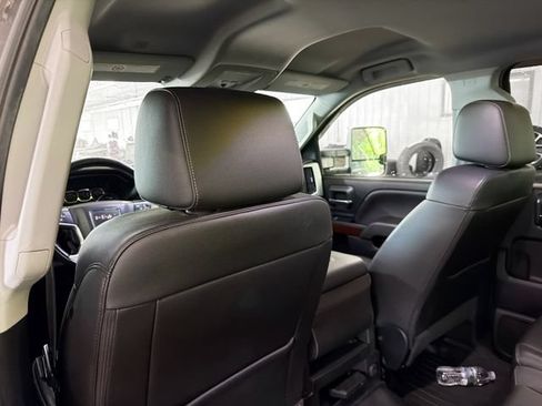 Used 2018 GMC Sierra 2500 SLE w/ SLE Preferred Package AWD/4WD image 9
