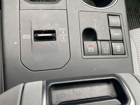 Used 2024 Toyota Highlander LE image 42