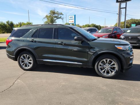 Used 2022 Ford Explorer XLT w/ Equipment Group 202A image 5