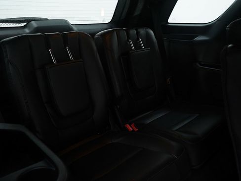 Used 2017 Ford Explorer XLT w/ Equipment Group 202A image 13