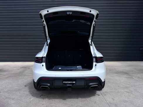 New 2026 Porsche Macan image 23