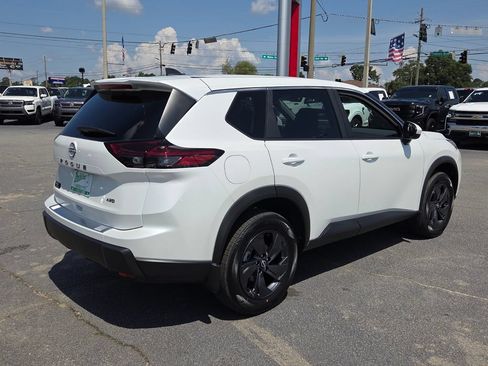 New 2026 Nissan Rogue SV AWD/4WD image 10