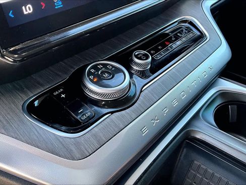 Certified 2025 Ford Expedition Platinum w/ Platinum Ultimate Package image 8