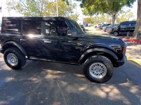 Used 2022 Ford Bronco Badlands image 9