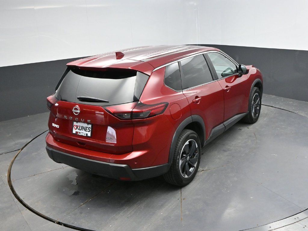 Used 2025 Nissan Rogue SV AWD/4WD image 26