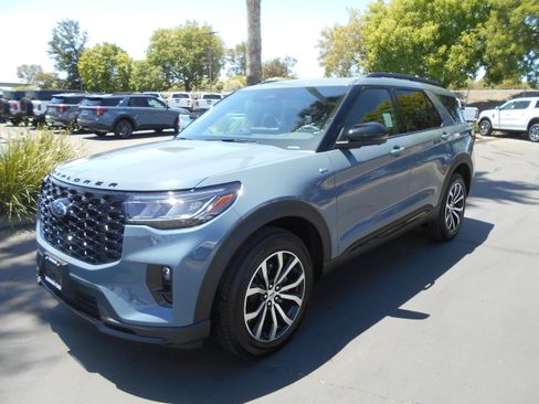 New 2026 Ford Explorer ST-Line AWD/4WD image 1