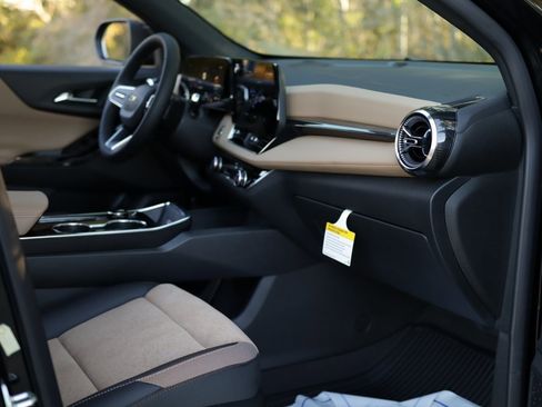 New 2026 Chevrolet Equinox ACTIV w/ Convenience Package III image 39