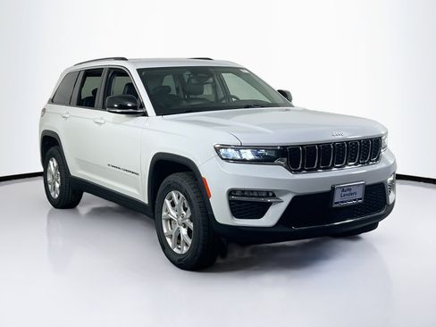Used 2023 Jeep Grand Cherokee Limited image 3