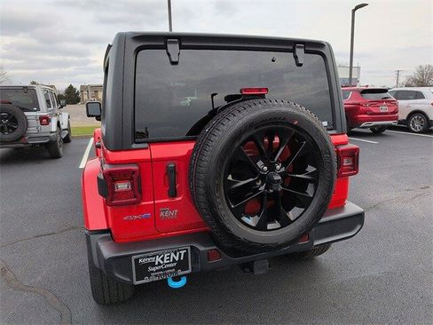 Used 2022 Jeep Wrangler Unlimited Sahara image 5