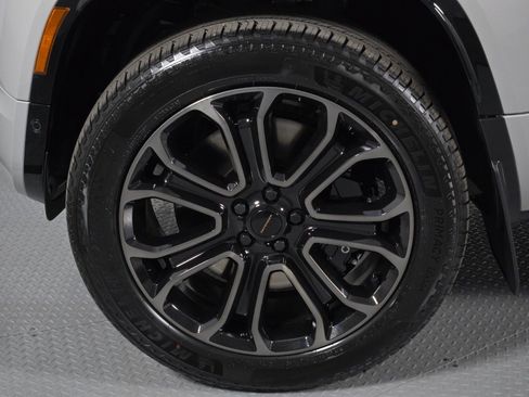New 2026 Land Rover Defender 110 OCTA AWD/4WD image 9