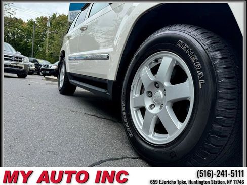 Used 2010 Jeep Grand Cherokee Laredo image 9
