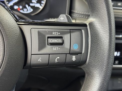 Used 2023 Nissan Rogue SV image 32