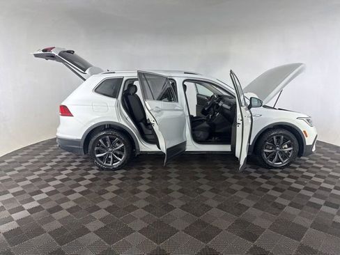 Used 2022 Volkswagen Tiguan SE AWD/4WD image 16