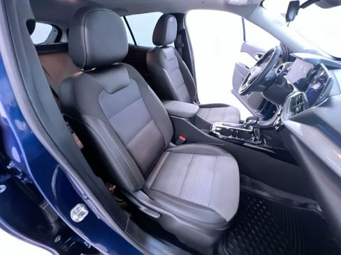 Used 2024 Chevrolet Trax LT w/ Sunroof Package FWD image 34