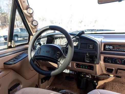 Used 1996 Ford F350 4dr 168.4 WB SRW 4WD image 38