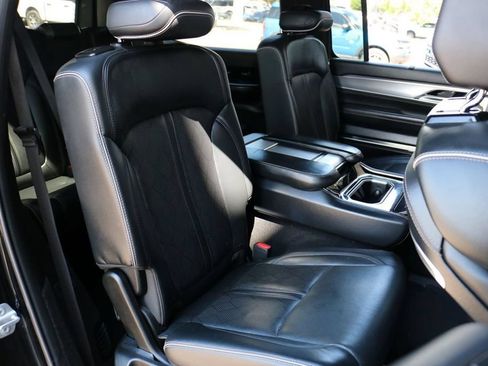 Used 2022 Jeep Grand Wagoneer Series II AWD/4WD image 31